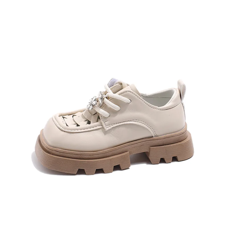 Petites chaussures en cuir respirantes pour filles, mocassins de style étranger, version coréenne, creux, princesse, printemps, automne, nouveau, 2024