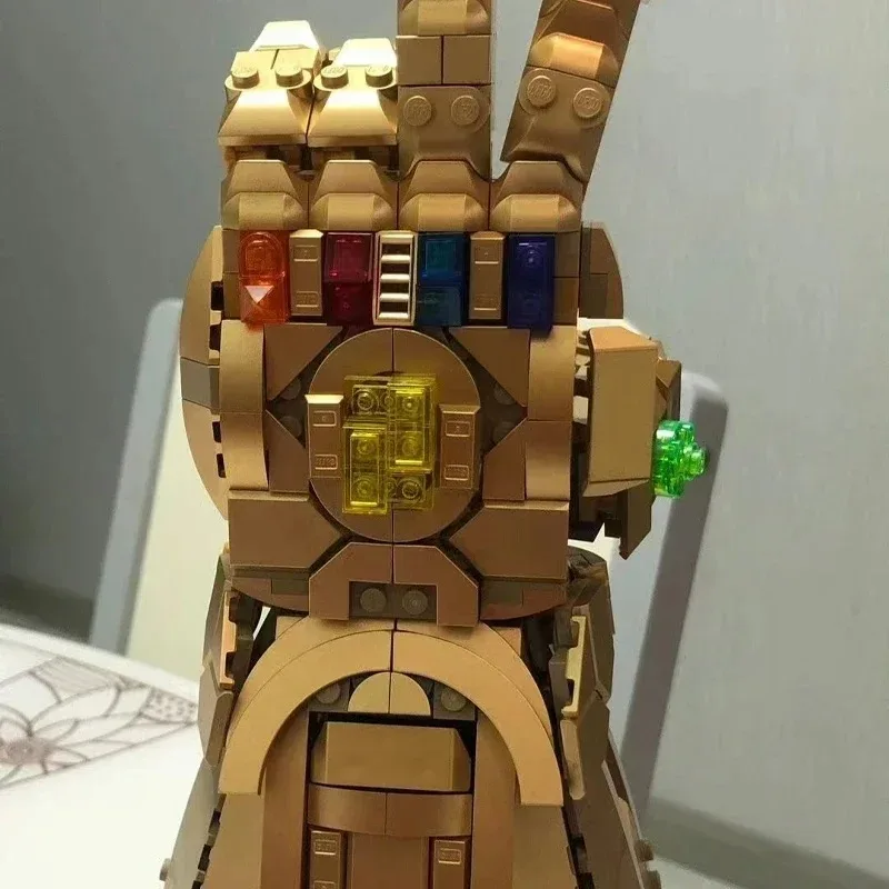 MINISO Marvel Infinity Gauntlet Fit 76191 Building Blocks Thanos guanto guanto con pietre Infinity mattoni giocattoli per regali per ragazzi