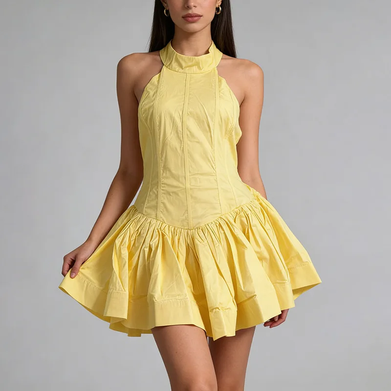 

Желтое мини-платье с воротником-халтер и рюшами - с корсетным поясом, расклешенным подолом с рюшами, летнее повседневное платье