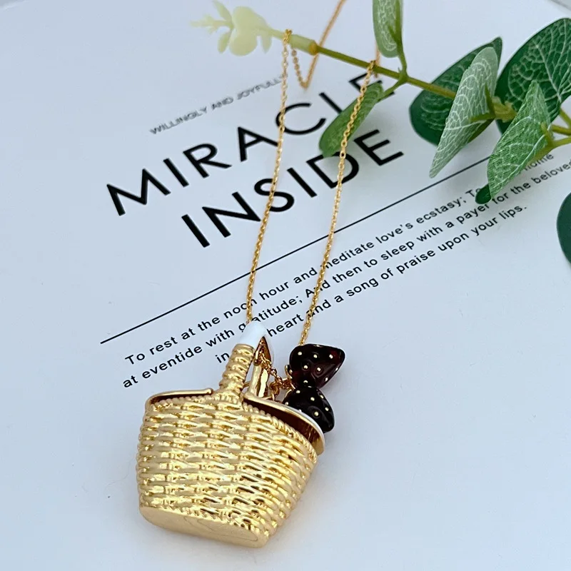 Fashion Golden Openable Strawberry Fruit Basket Pendant Necklace for Women Sweet Party Jewelry Keychain Pendant Halloween Gifts