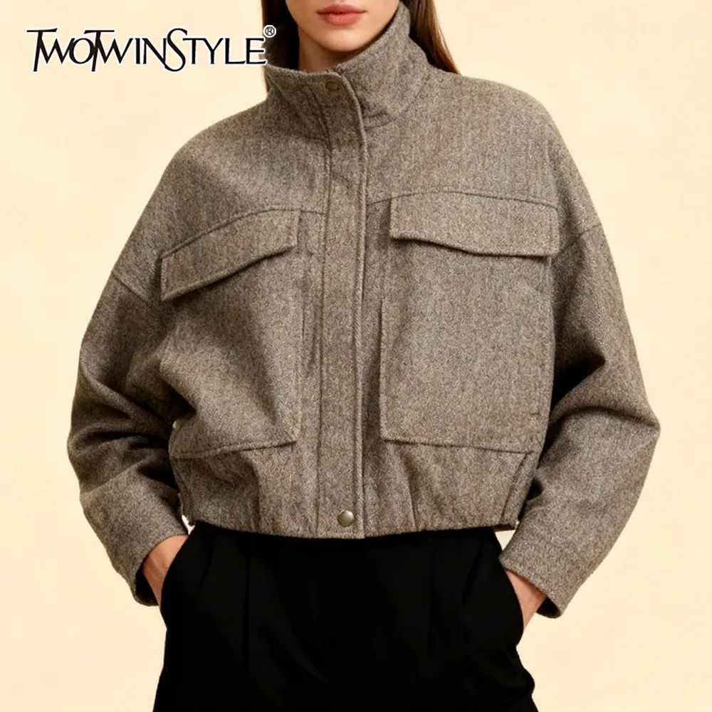 

TWOTWINSTYLE, дизайнерское шерстяное пальто с большими карманами для женщин, воротник-стойка, длинный рукав, лоскутная молния, винтажная элегантная женская куртка, новинка
