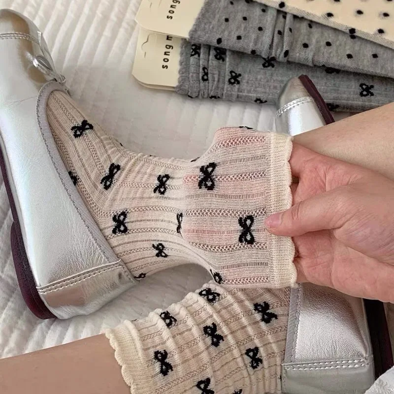 Japanische Aushöhlen Lange Socken Frauen Mädchen Spitze Süße Bogen Socke Casual Crew Lose Sox Streetwears Sommer Dünne Mid-rohr Strümpfe