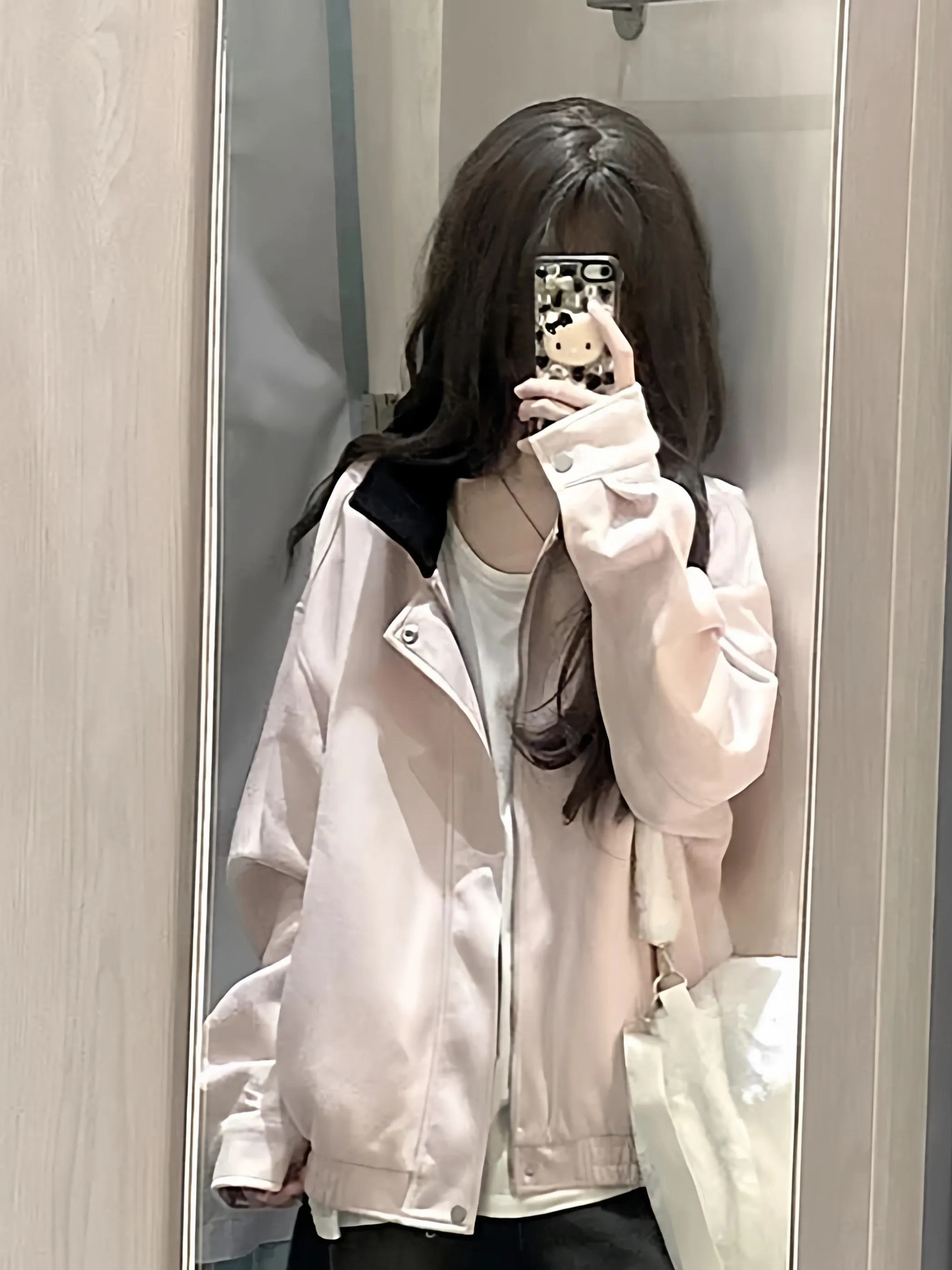 

Женские красные бейсбольные куртки весенние, облегающие, с клапанами, на кнопках, глянцевые, с узором «рыбья кость», цветочным принтом, драпировкой, двусторонними рукавами, пышные, для женщин