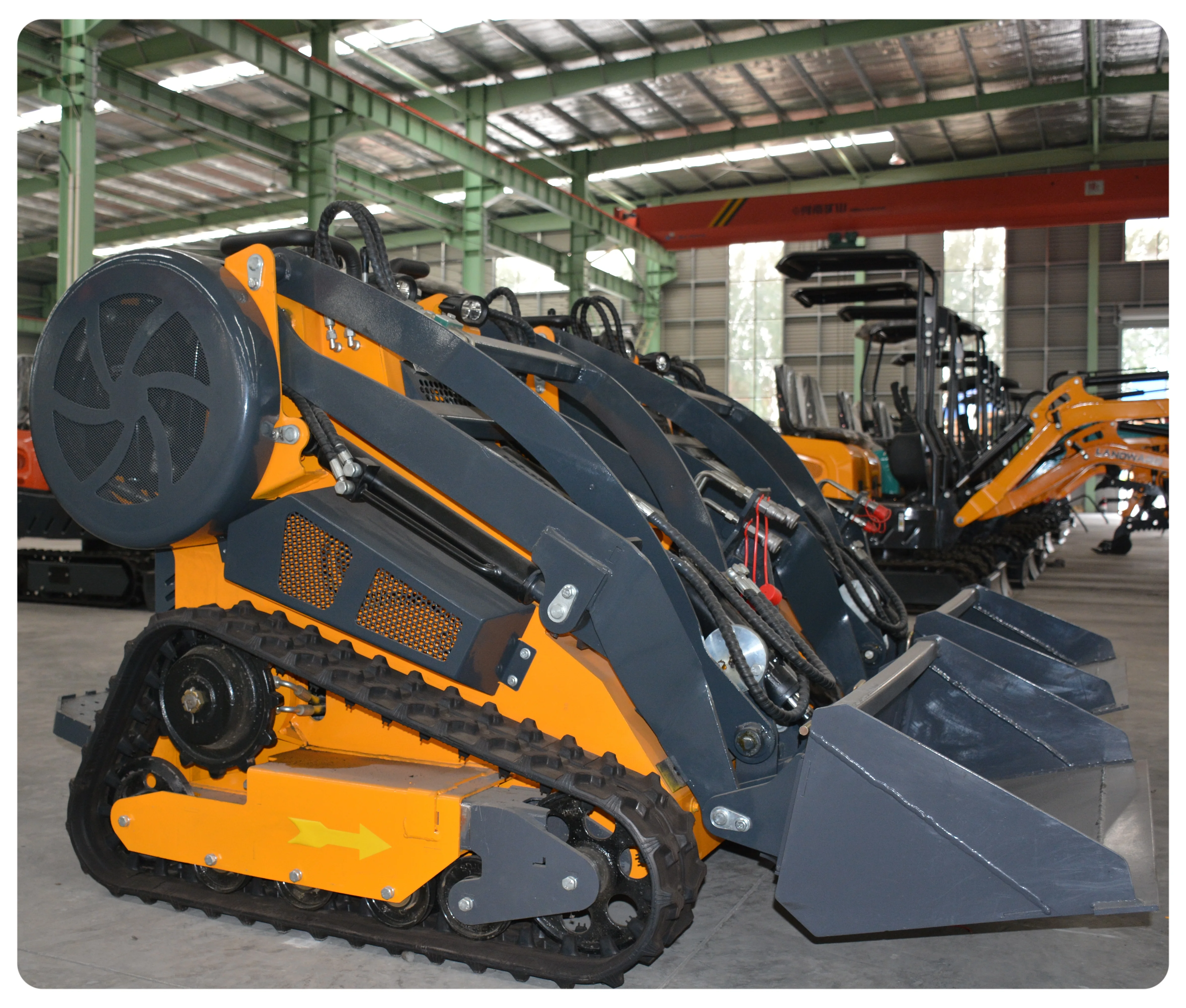 EPA CE Slip Loader Hydraulic 600 كجم 600 كجم جرافة صغيرة سهلة الارتداء ضمان لمدة سنة واحدة للبيع