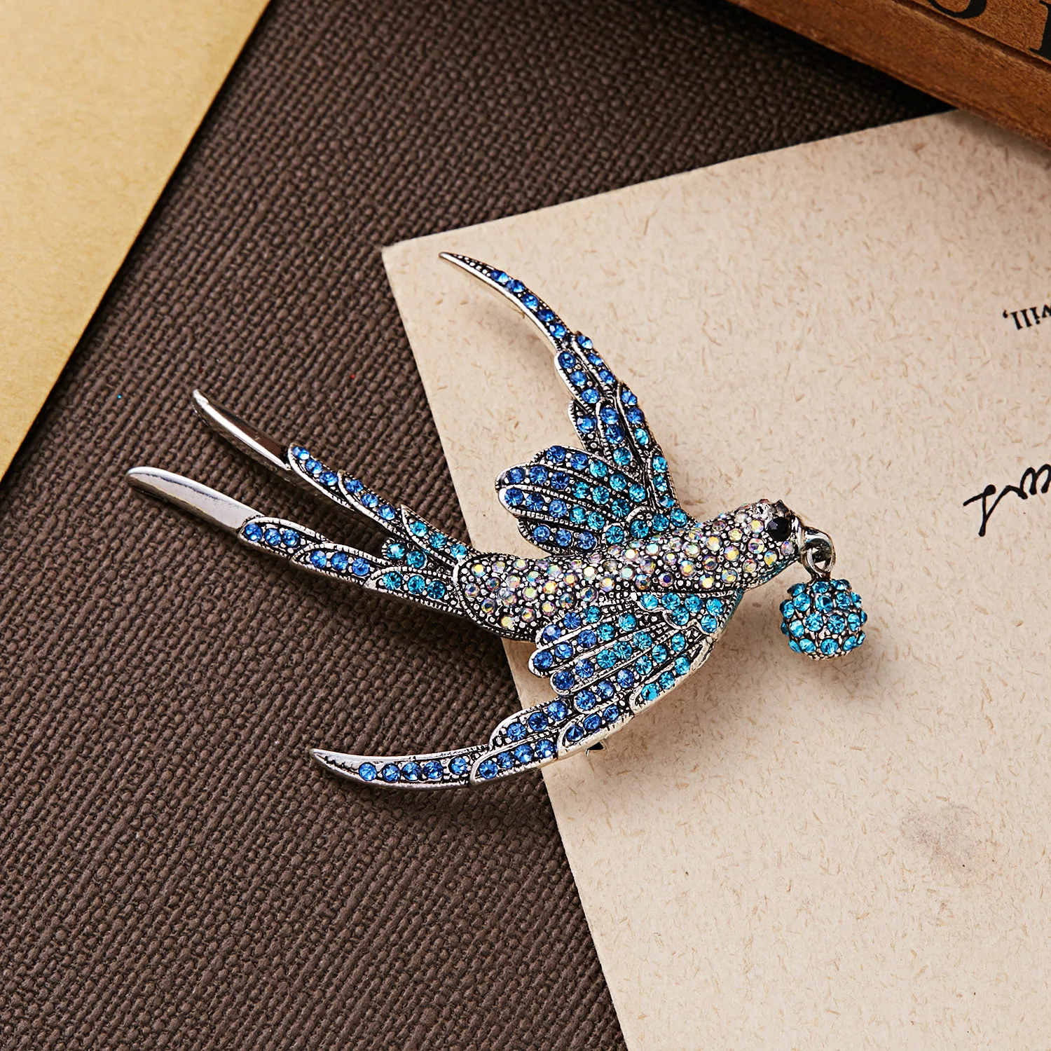 Rinhoo Voll Strass Flying Vögel Brosche für Frauen Lebendige Vogel Schlenker Runde Perlen Tier Revers Pins Hummingbird Abzeichen Corsage – Detail 28