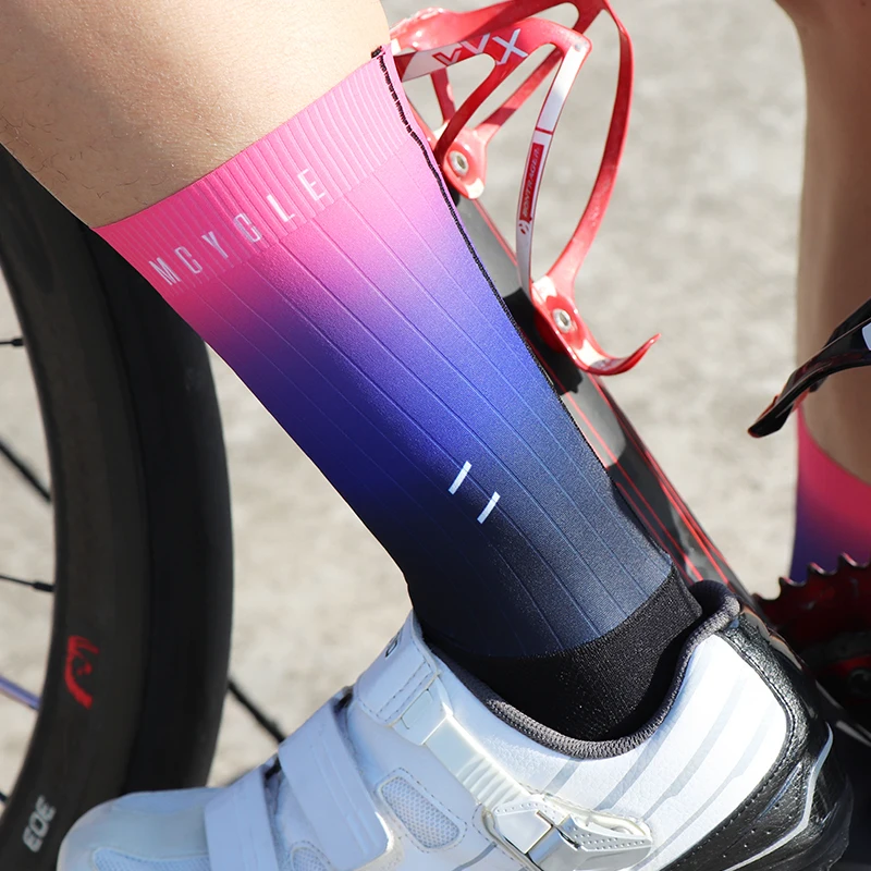 Mcycle Wholesale Gradient Color Aero Sport Socks Seamless Anti-Slip Bicycle Bike Socks Summer Bicycle Riding Cycling Aero Socks