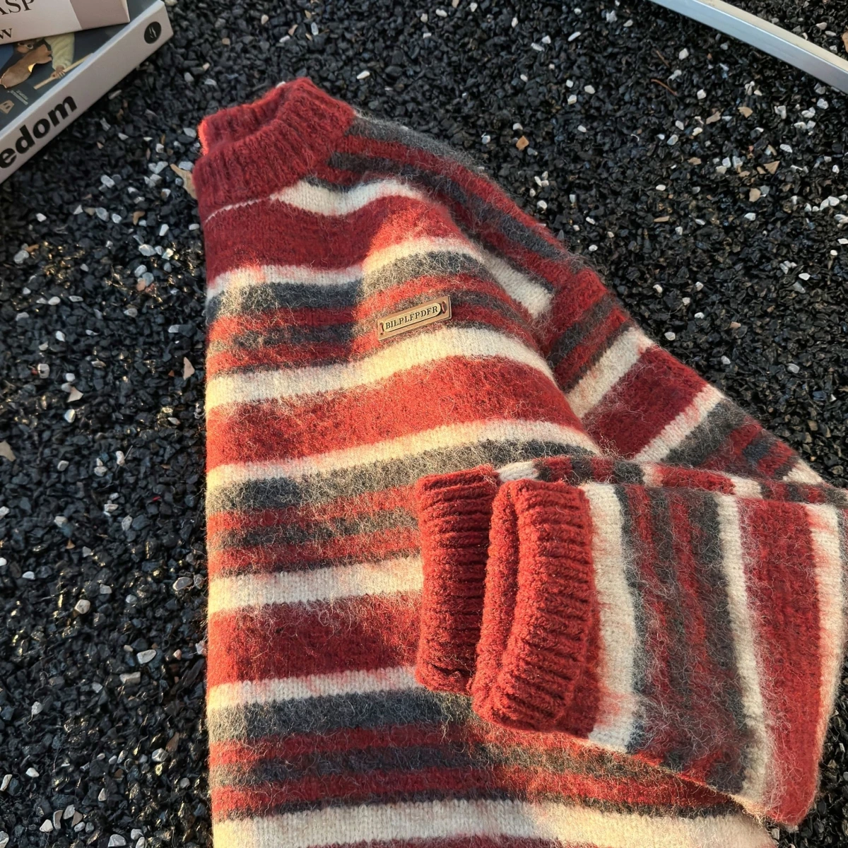 Maglione lavorato a maglia allentato rotondo Ne con design a righe retrò americano e maglione casual pigro versatile autunno inverno