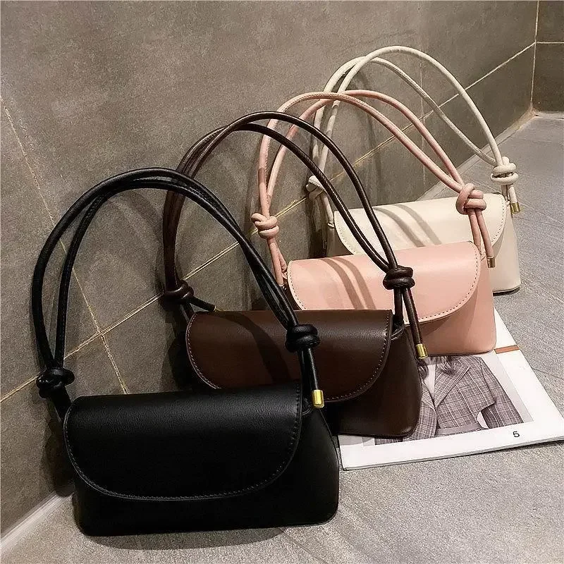 Internet celebrity retro small bag for women in autumn and winter, new trendy crossbody bag, fashionable one shoulder small bag