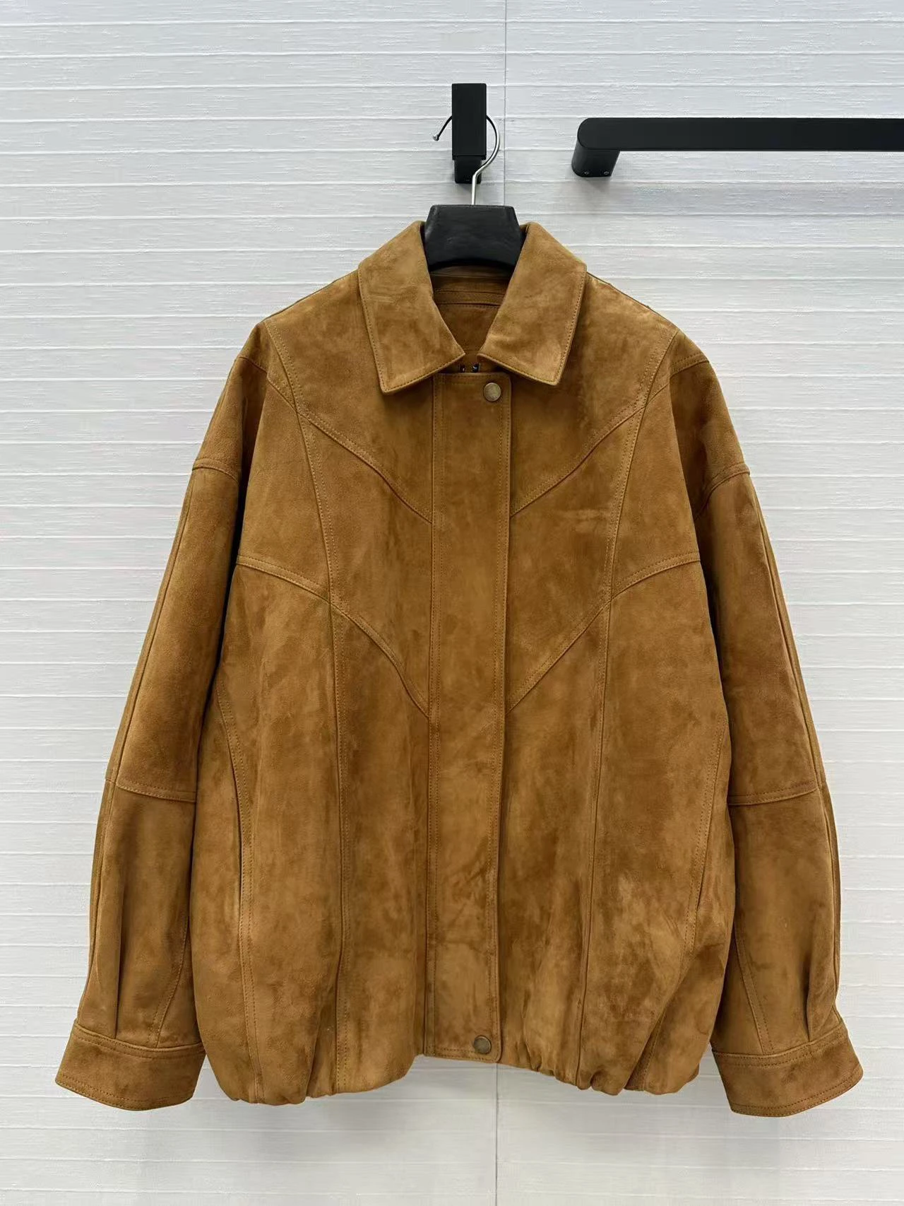 

Unisex latest style vintage casual loose suede jacket coat. Made of sheepskin material. Comfortable and slimming.