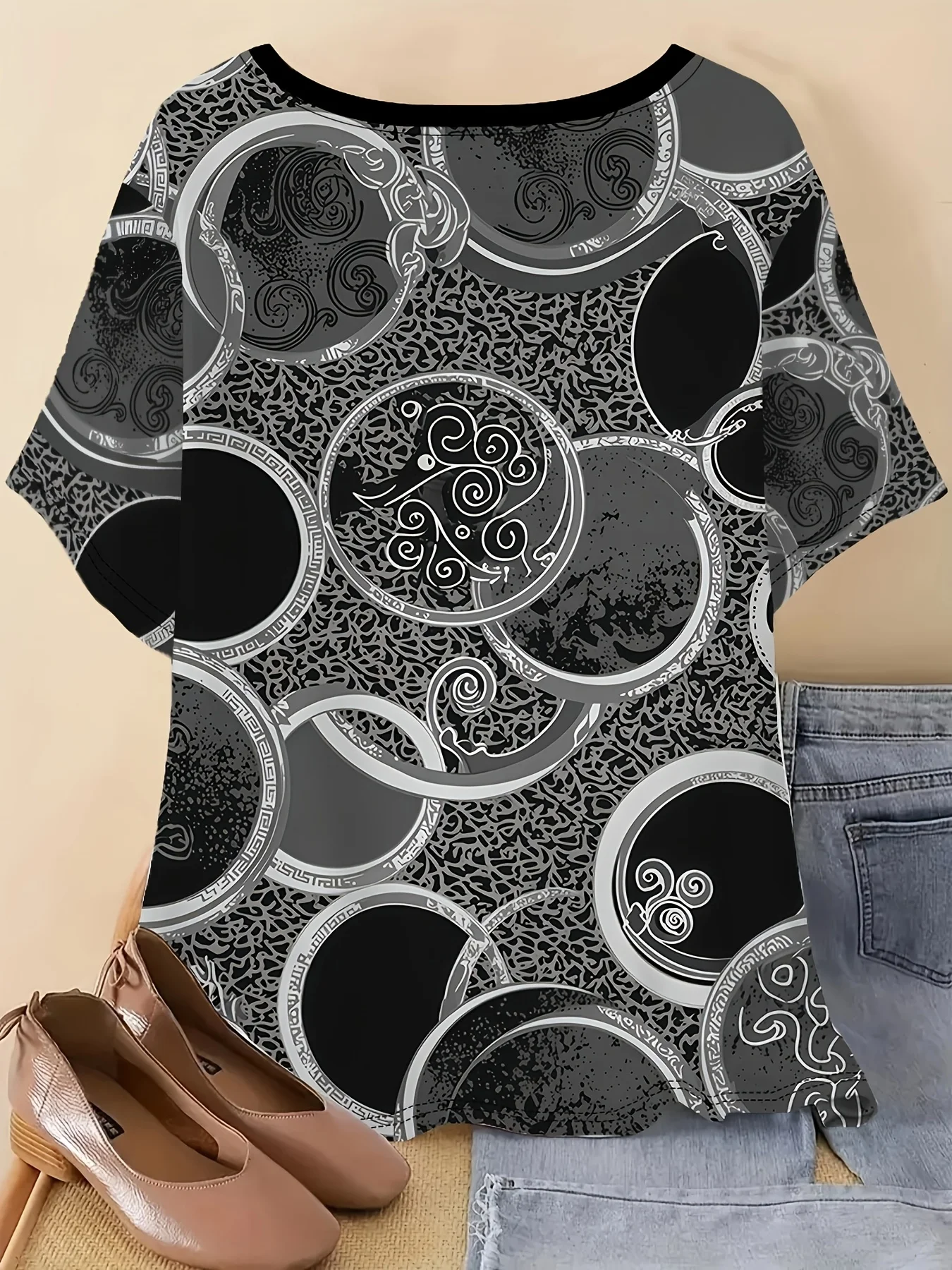 New Women T‑Shirt Vintage Geometric Circle Ethnic Print Round Neck Short Sleeve Tee Casual Daily Fashion Tops Women's Clothes