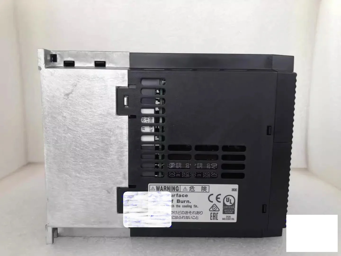 新しい&周波数コンバータ 3G3MX2-A4022-ZV1 380V 2.2KW