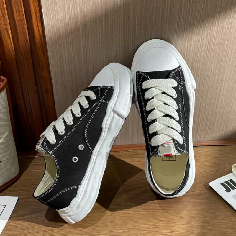 

Растворяющаяся обувь для мужчин, такая же, как Yu Wenle's 2025 Новые дышащие мужские парусиновые туфли на толстой подошве, такие же для мужчин и женщин