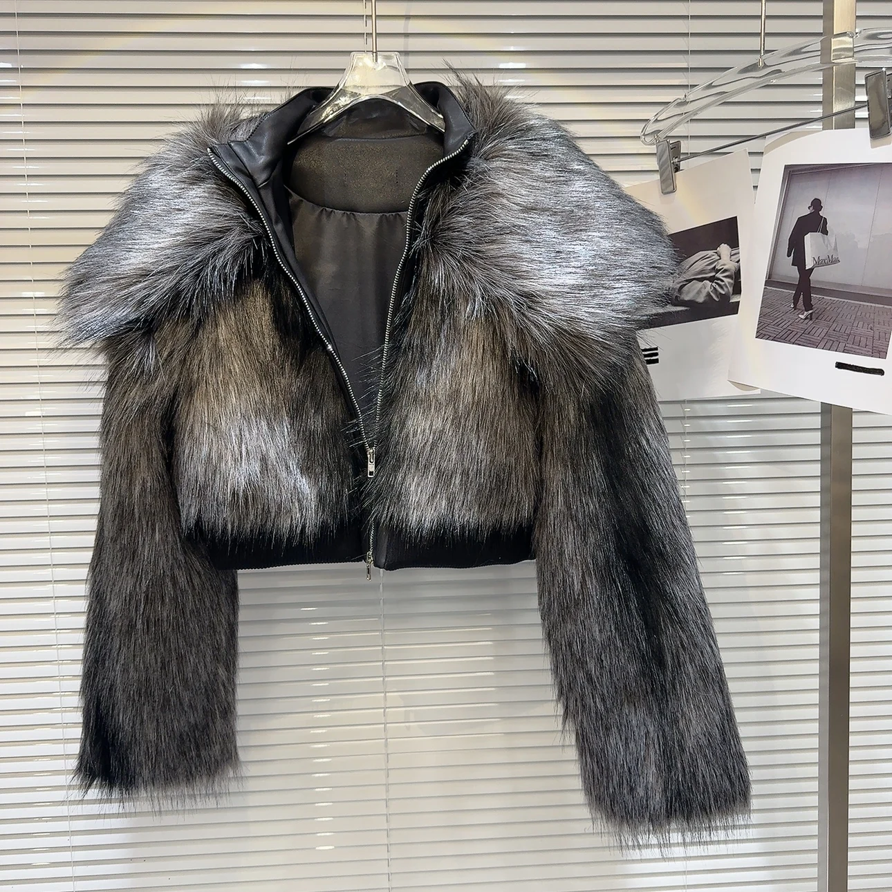 2023年冬のトレンド、少量生産のホットガール風、人工毛皮襟付きコットン裏地フェイクファーコート、レディースストレートチューブ型