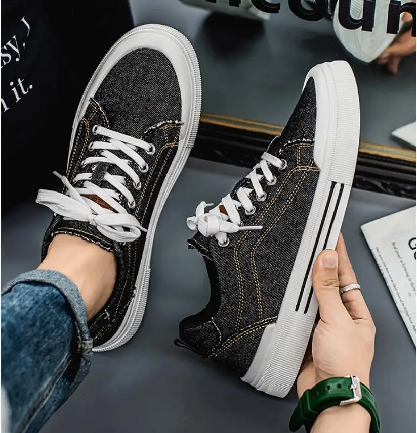 

2025 Men's Casual Shoes Canvas Shoes Male Sneakers Breathable Sports Shoes Black Cloth Shoe Trend Men Shoe Low Cut Sneaker