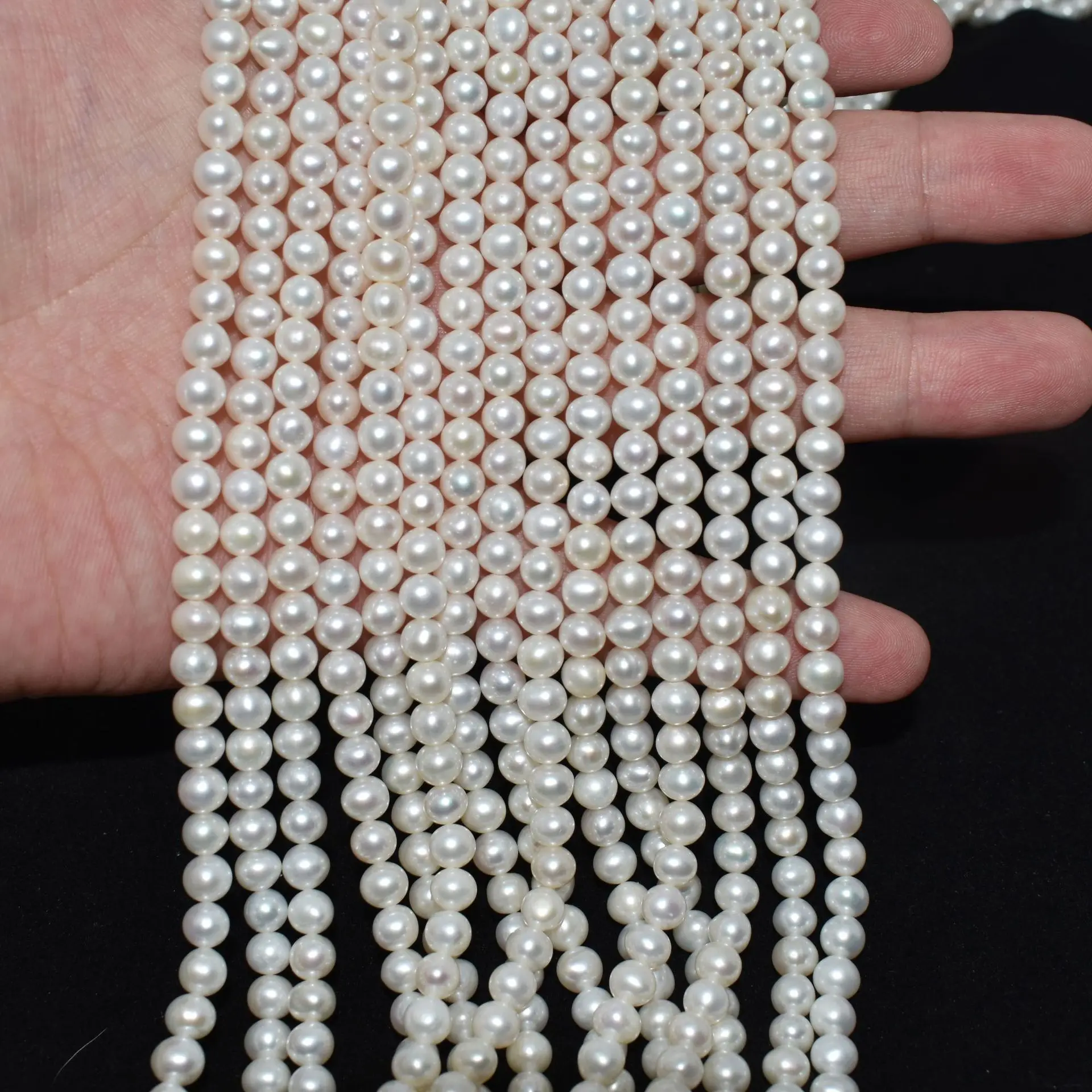 

Natural 5-6mm nearly round freshwater pearl beads semi-finished beaded bracelet with clean skin.