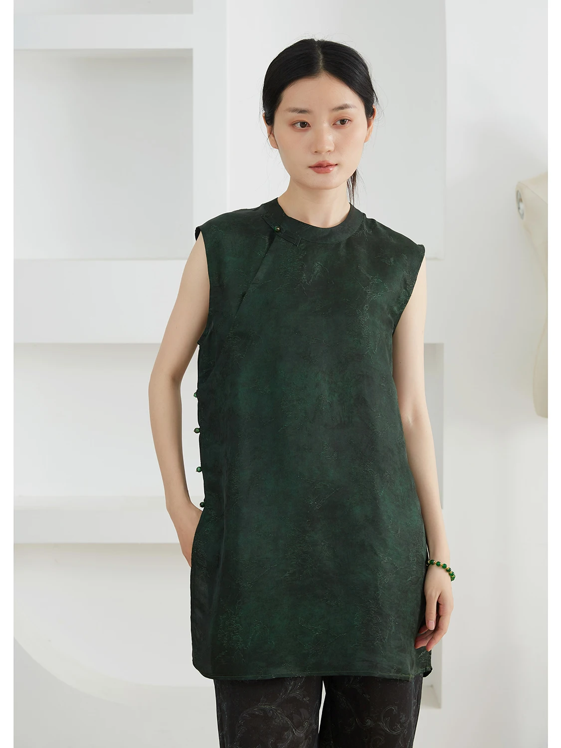 

Red Cloud Silk Long Svel Vest Top with Embroidery Side Button Design Women's 00% Silk Original Design Straigh...