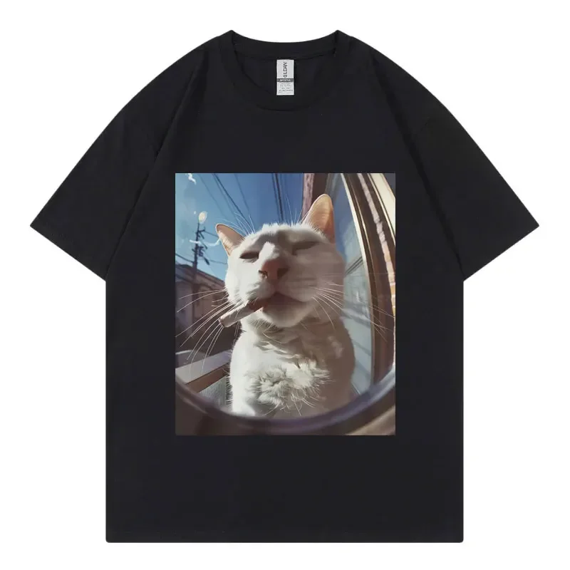 

Funny smoking cat face graphic T-shirt for women featuring Hayaiku style Y2K casual short-sleeve T-shirt streetwear
