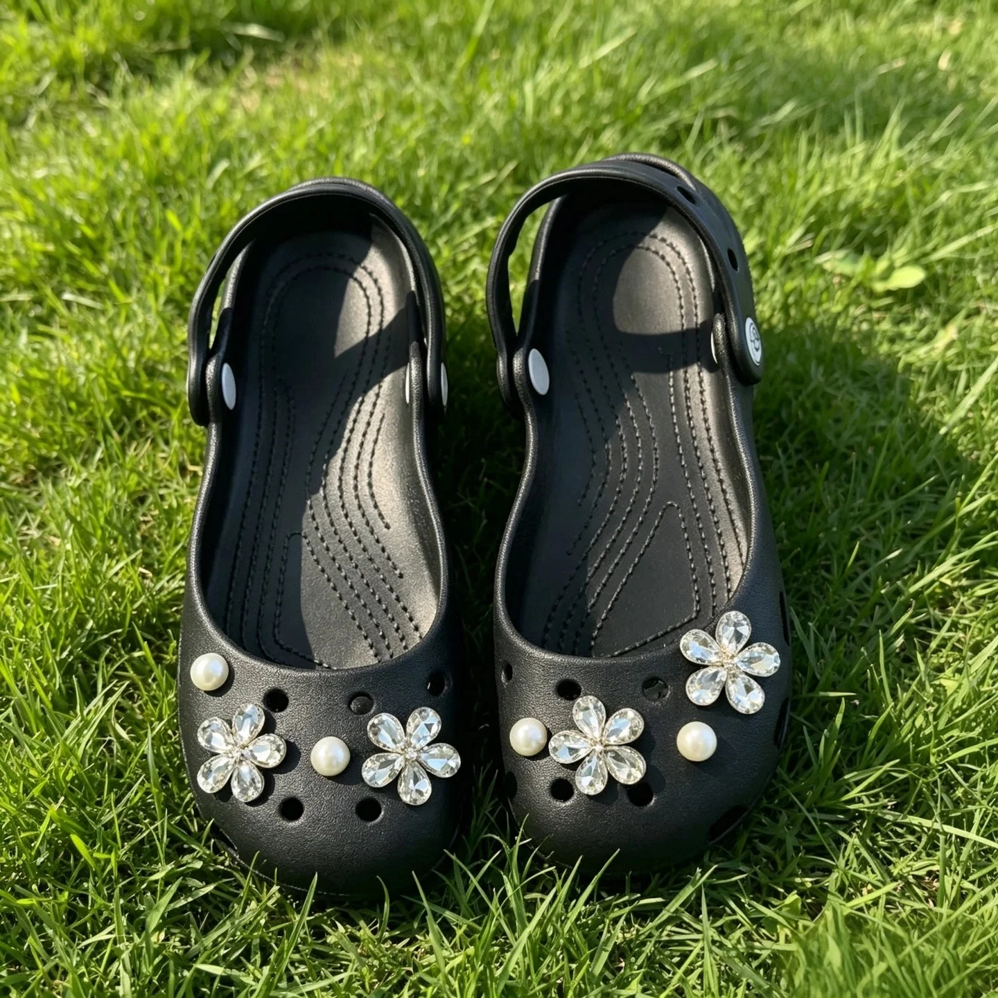 Rhinestone Flower Pearl Shoe Charms for Clog Sandals, Shiny Crystal Floral DIY Ornaments for Beach Garden Shoes Party Gift