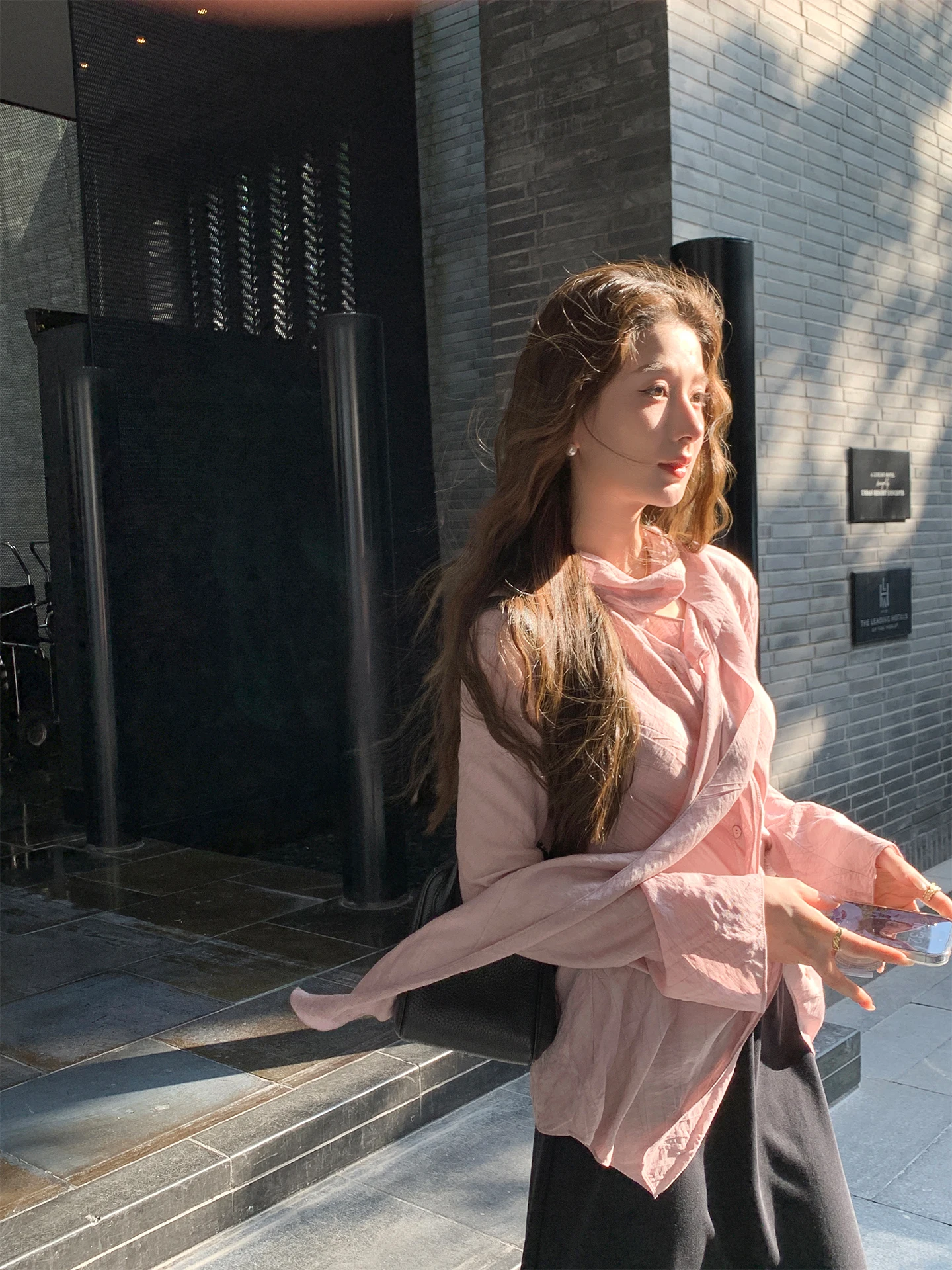 

Autumn Women's Poem irt with Sa Asymmetrical Cut Slim Fit Waist Cinching Texture Loose Feeling Stir-Fry Color irt