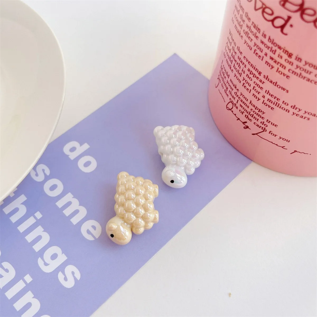 DW05 Cartoon Charm Sheep Dog Pink Pig UV Color Plating Three-dimensional Cartoon Animals Straight Hole Loose Beads Hand-painted