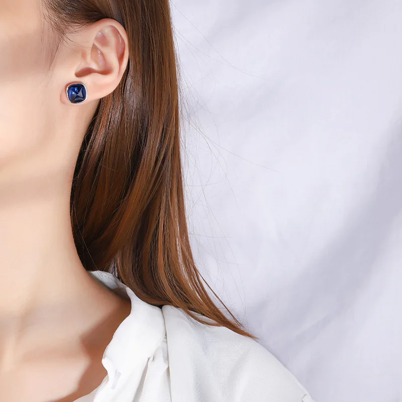 New fashion trend S925 silver inlaid 5A zircon emerald emerald red sapphire sapphire sugar tower simple earrings ladies