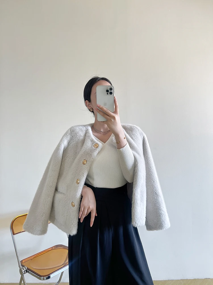 เสื้อขนเฟอร์เทียมแฟชั่นสำหรับผู้หญิง ฤดูหนาว 2023 ทรงทันสมัย ไซส์อินเทรนด์ ดีไซน์หวาน แขนยาว ทรงกลม