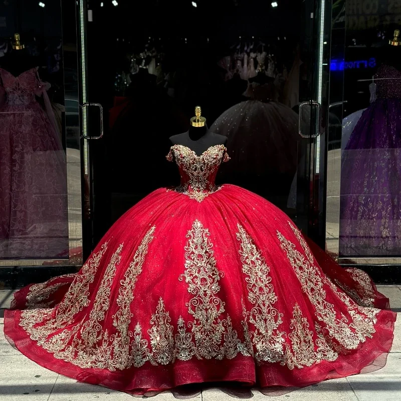 Gaun Quinceanera merah warna kontras berkilau gaun applique renda emas mewah bahu terbuka renda vestidos de fiesta