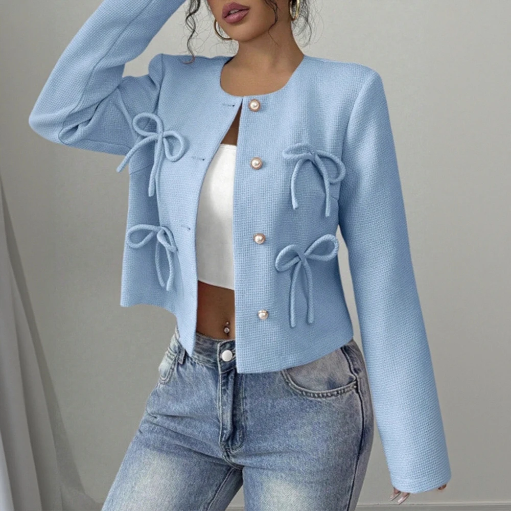 

Повседневная куртка с круглым вырезом без украшения. Модный женский топ. Стильный и стильный дизайн для удобной носки.