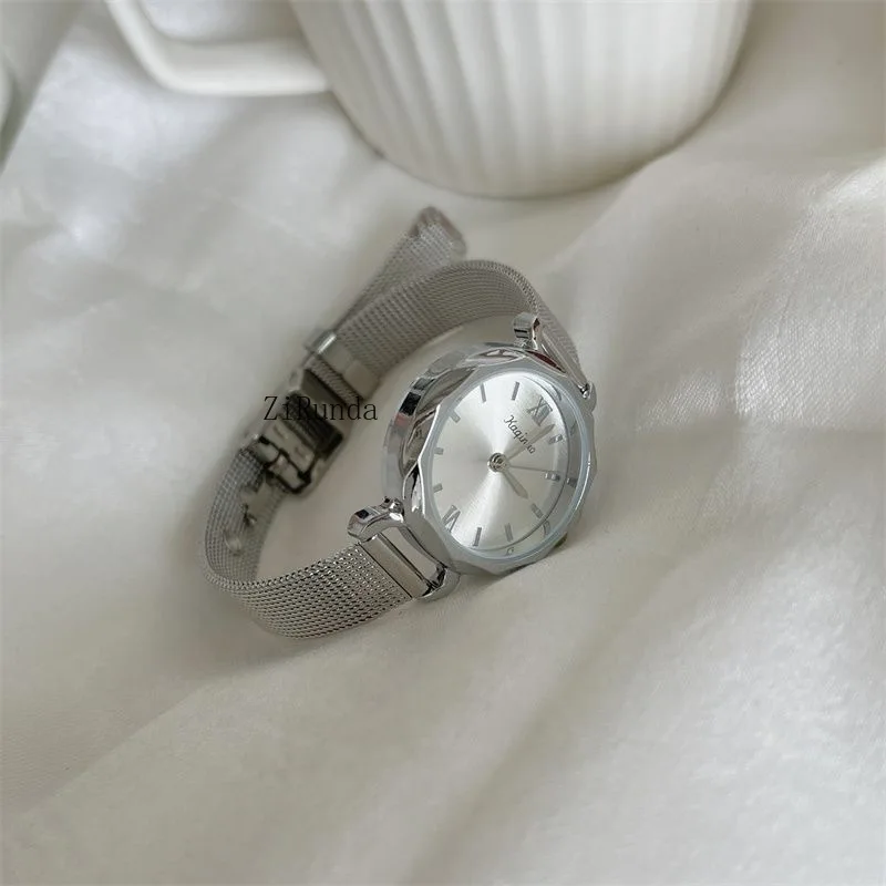 Cinto de aço prateado relógio simples temperamento sofisticado mostrador pequeno