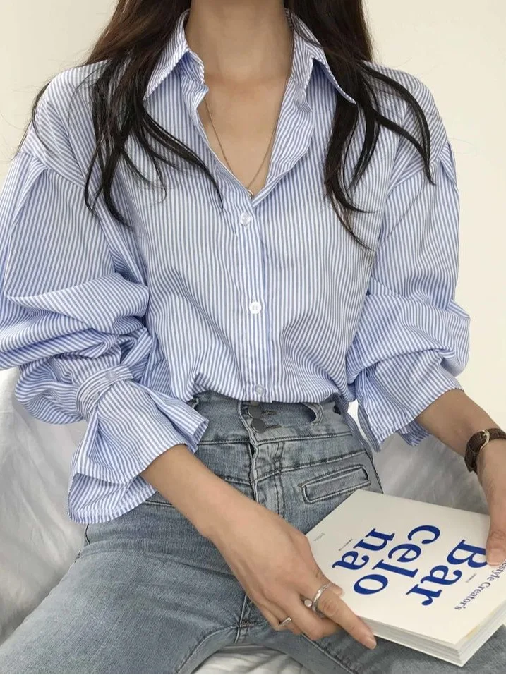 

Loose Women's Long Sve irt Spring 2026 Korean Sle Bell Bot Striped Faionable Versatile Polyester Fiber Casual Top