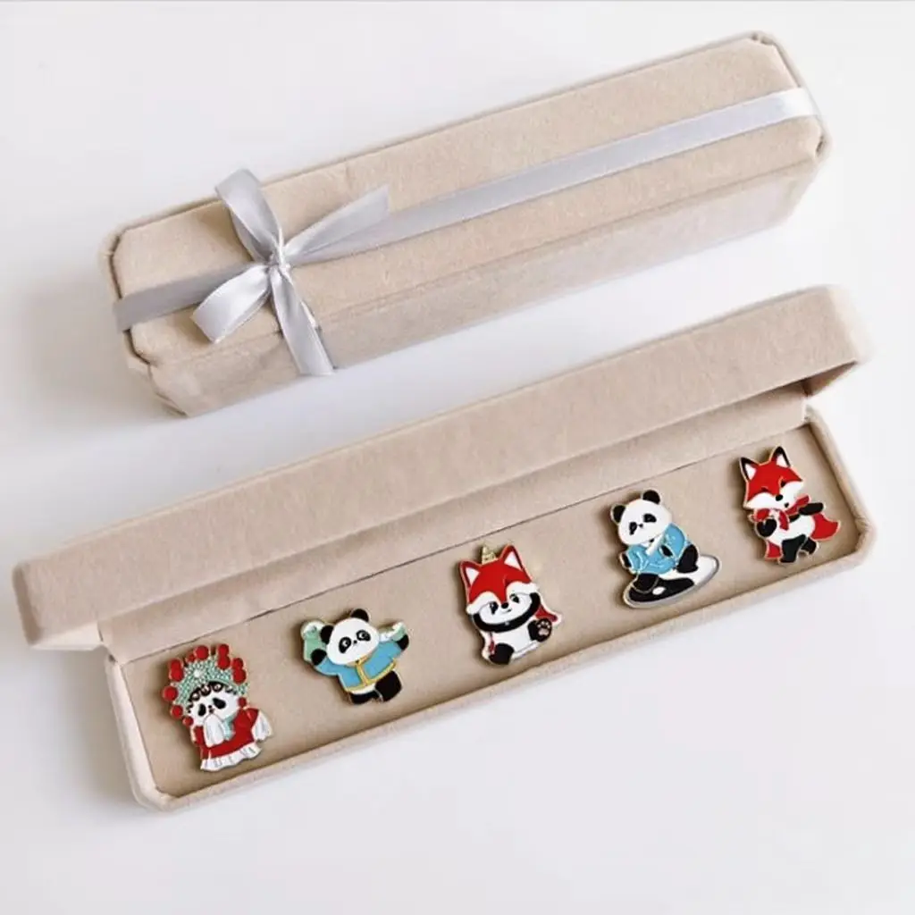 เข็มกลัดแพนด้าลักษณะสไตล์จีน