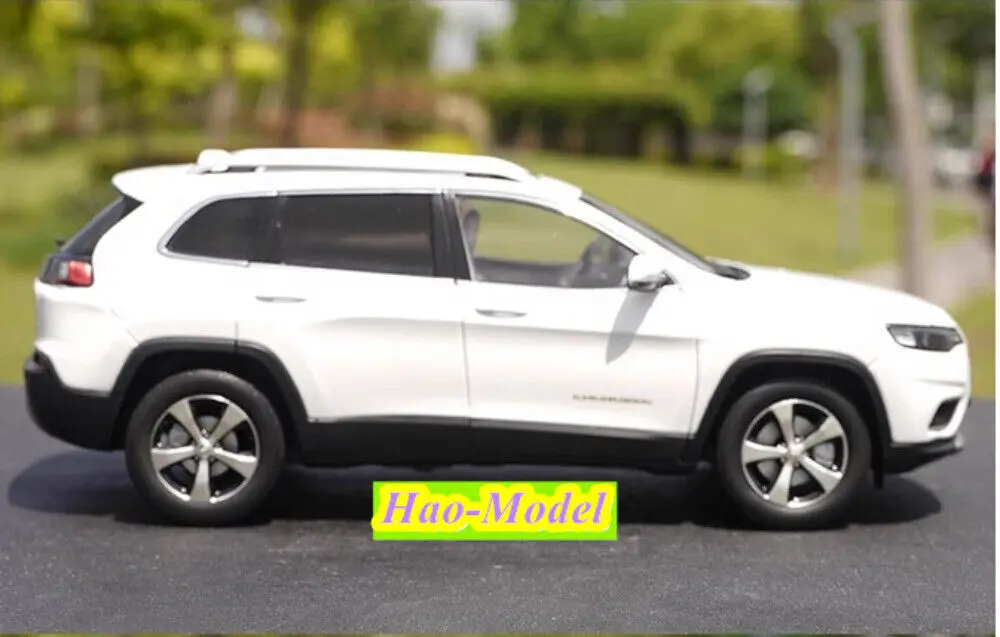 1:18 For GAC Fiat JEEP Cherokee Alloy Diecast Metal Car Model Kids Toys Boys Birthday Gifts Hobby Display Collection Ornaments