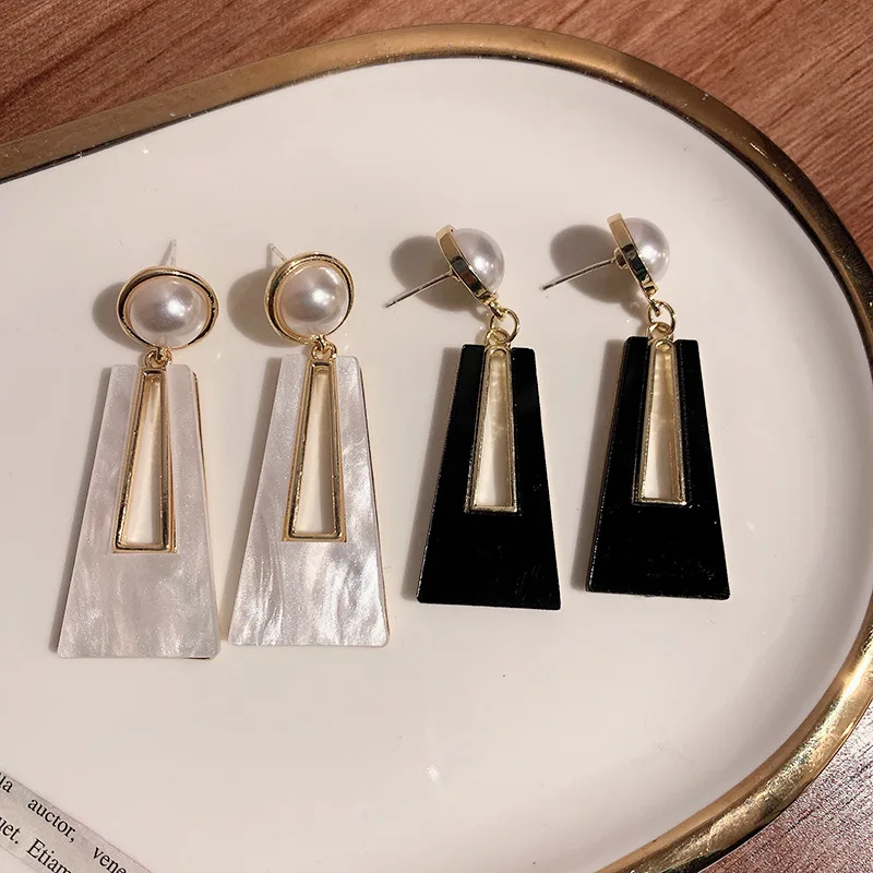 Fashion Geometric Earrings for Women Statement Acrylic Hollow Trapezoid Round Imitation Pearl Drop Earrings Vintage Jewelry Gift