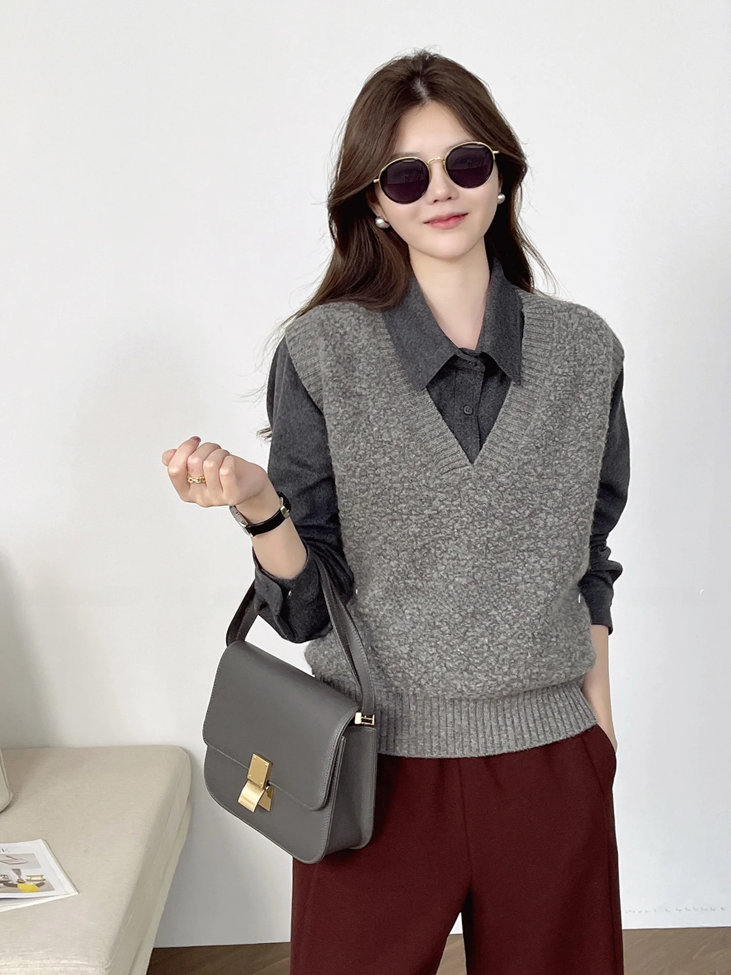 

Korean Faion ey Svel V-Ne Heavyweight Fce Women's Vest Winter New Sle Versatile Top Commute Sle Woolen Vest