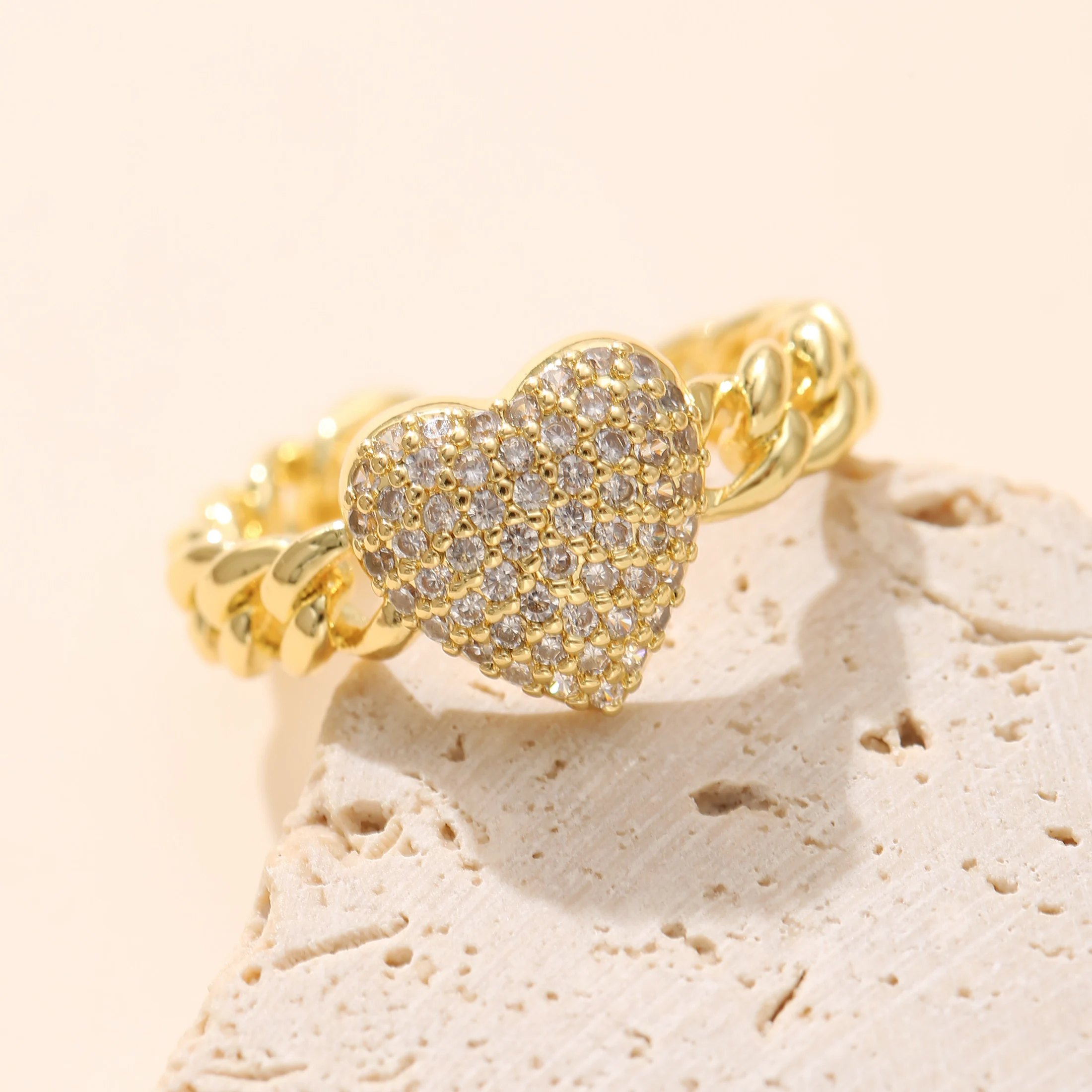 Vergoldeter Kubanischer Gliederketten-Ring mit Synthetischem Zirkon-Herz für Damen, Trendiger Statement-Schmuck, Geschenk