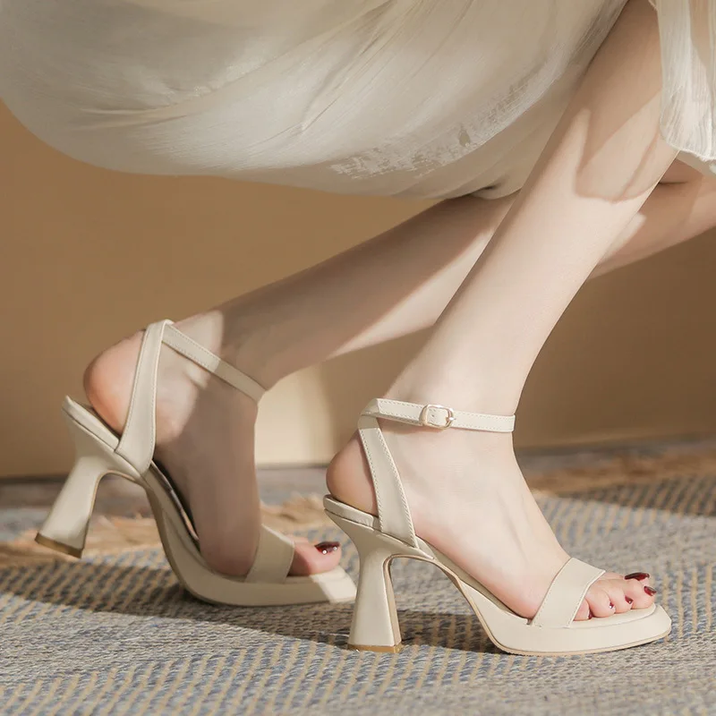 High heeled sandals for women's summer new square toe open toe strap with thick heels, versatile for high heels