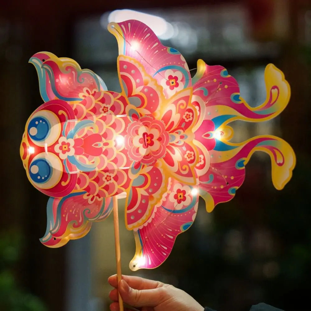 

Cute Chinese Fish Lantern Traditional Handmade Handheld Goldfish Lantern Waterproof Celebration Lantern Spring Festival