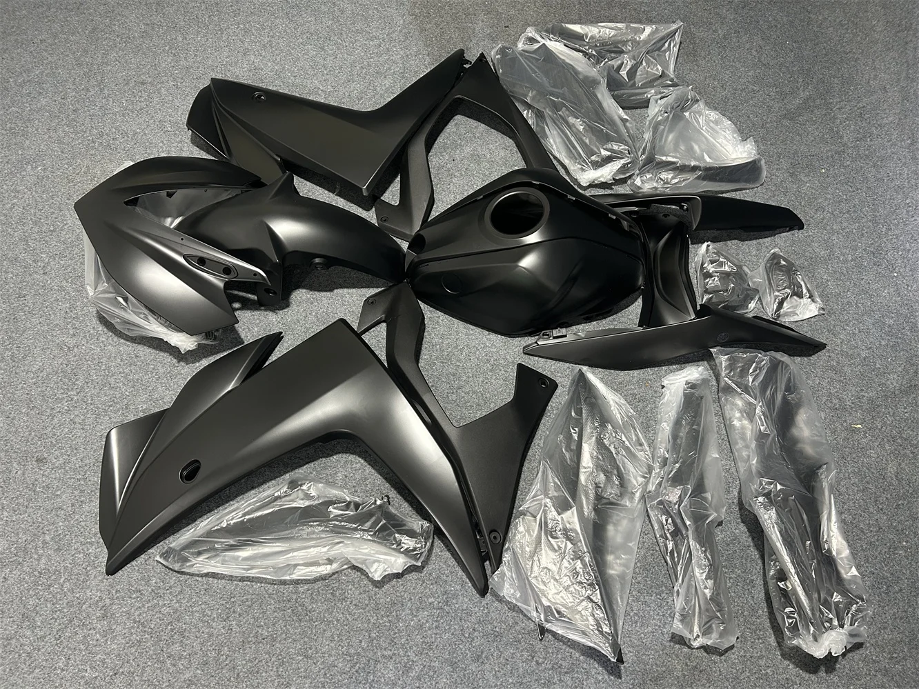 The motorcycle fairing kit is suitable for the R3 2015 2016 2017 2018 R25 15 16 17 18 fairing matte black motorcycle hous