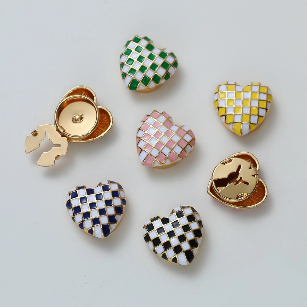 1 pezzo di gemelli con design a forma di cuore per donna, bottoni decorativi, coperture per camicia, semplici accessori per gioielli di moda