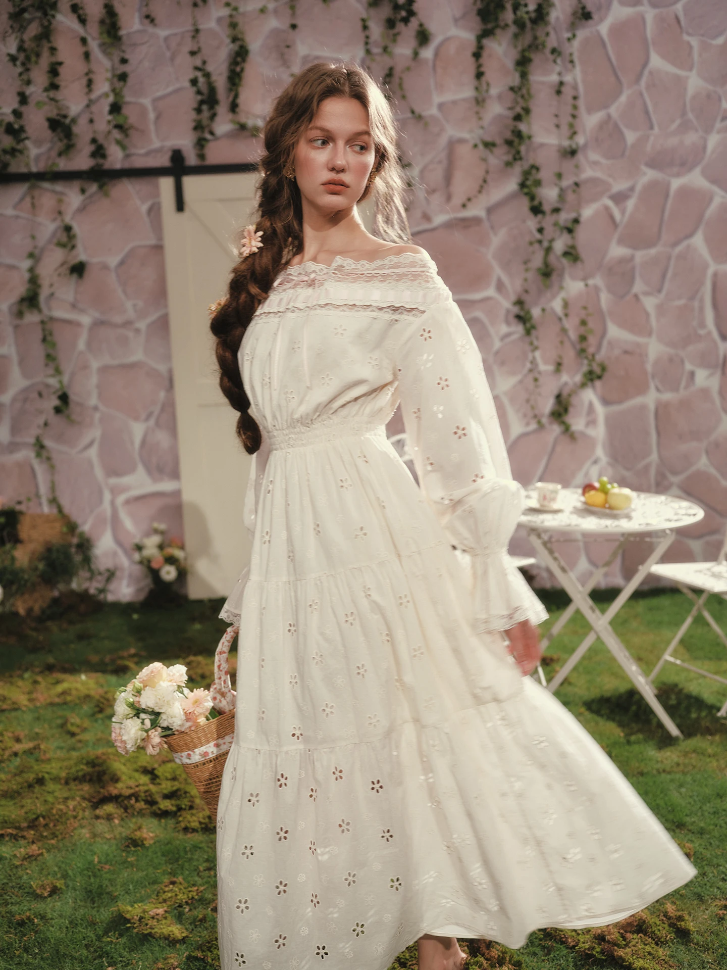 เดรสผู้หญิง TIYIHAILEY ผ้าฝ้าย 100% แขนยาว ความยาวระดับกลางน่อง ไซส์ S-L สไตล์วินเทจ เอวสูง คอเฉียง ปี 2026 ตกแต่งด้วยผ้าลูกไม้