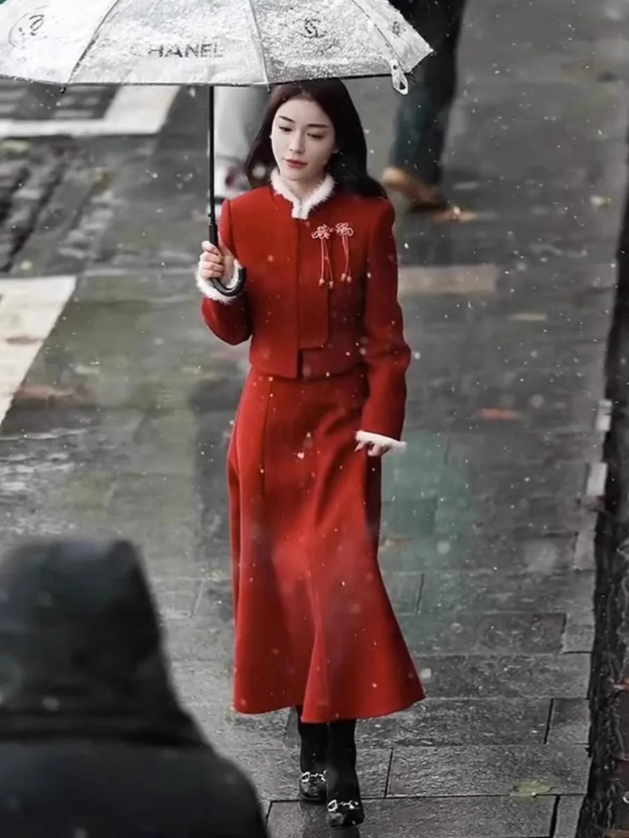 Czerwony strój ślubny, chiński strój Sle Qipao, strój zaręczynowy, renowowany strój chiński, strój na nowy chiński ceremonia, dla kobiet w wieku 20 i 30 lat.