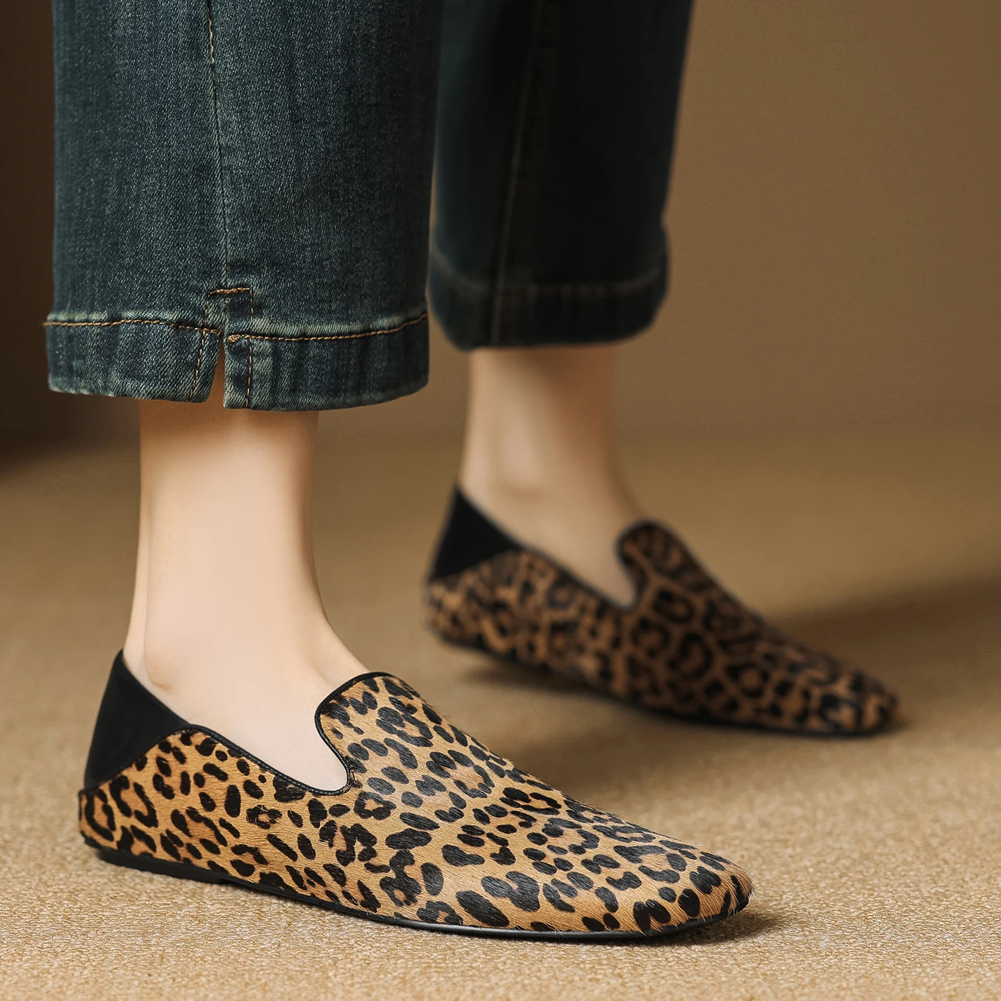 QUTAA 2026 أخبار موضة النساء أحذية مسطحة امرأة الربيع الباليه أحذية ليوبارد عادية شعر الخيل جولة تو السيدات فستان 34-41