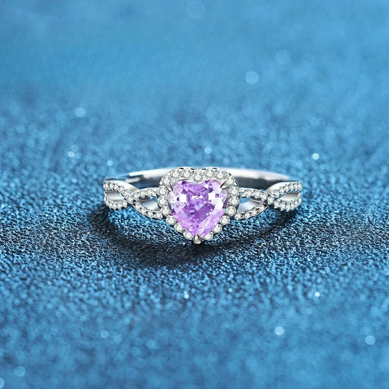 

Нишевый дизайн PT950 Платиновый искусственный драгоценный камень в форме сердца Розовый Фиолетовый Женское кольцо с закрытым бриллиантом 6*6 мм