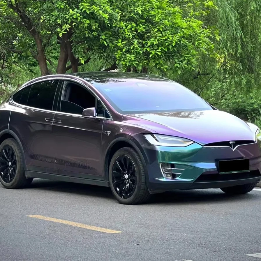 

Необычная галактическая искрящаяся пленка-хамелеон для автомобиля - материал ПВХ, винил с автоматической изменением цвета