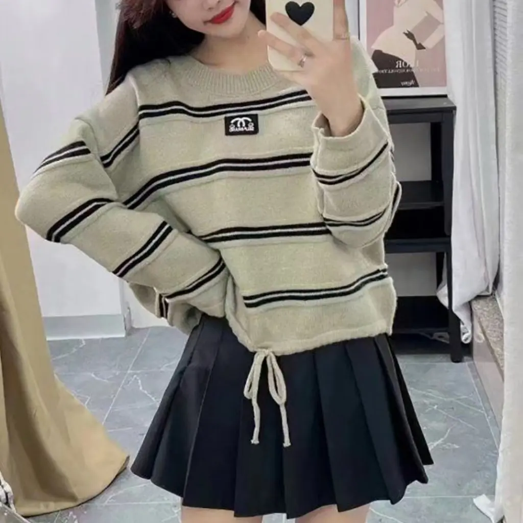 

Women's Vintage Short Striped Pullover Sweater Long-Sleeved Loose Fit Chic Style for Autumn And Winter