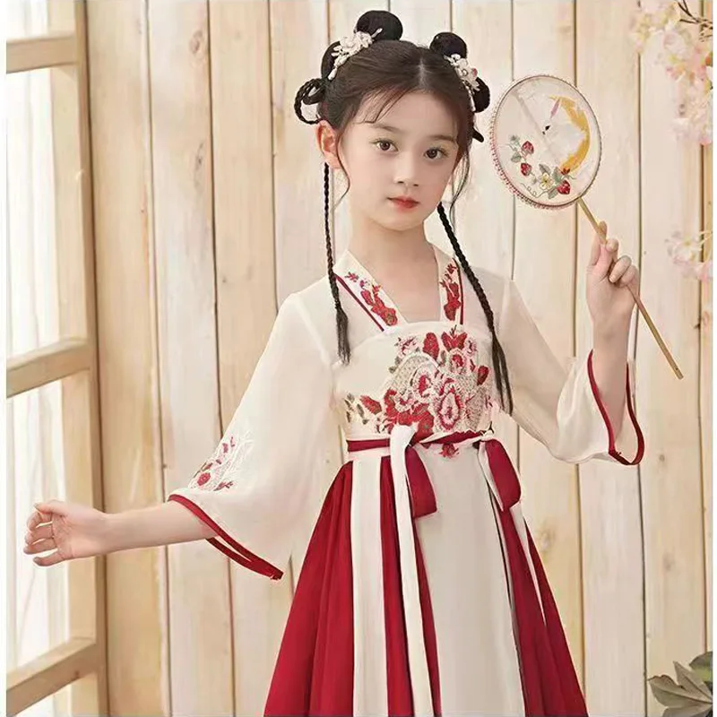 Chinese Hanfu girl\'s casual dress