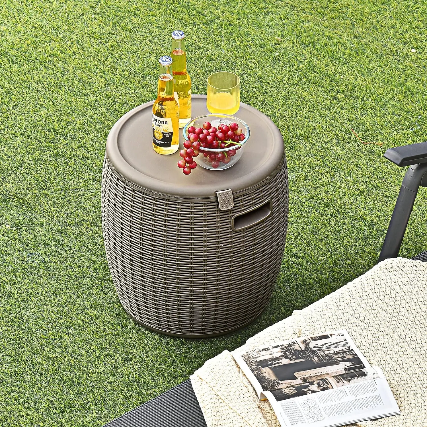 9.5 Gallon Ice Cooler Wicker Round Ice Chest Outdoor Beer Wine Ice Bucket Top Lid Side Handles Drainage Plug Weather Resistant Patio Bar Table For Cocktail Party Poolside Deck Brown