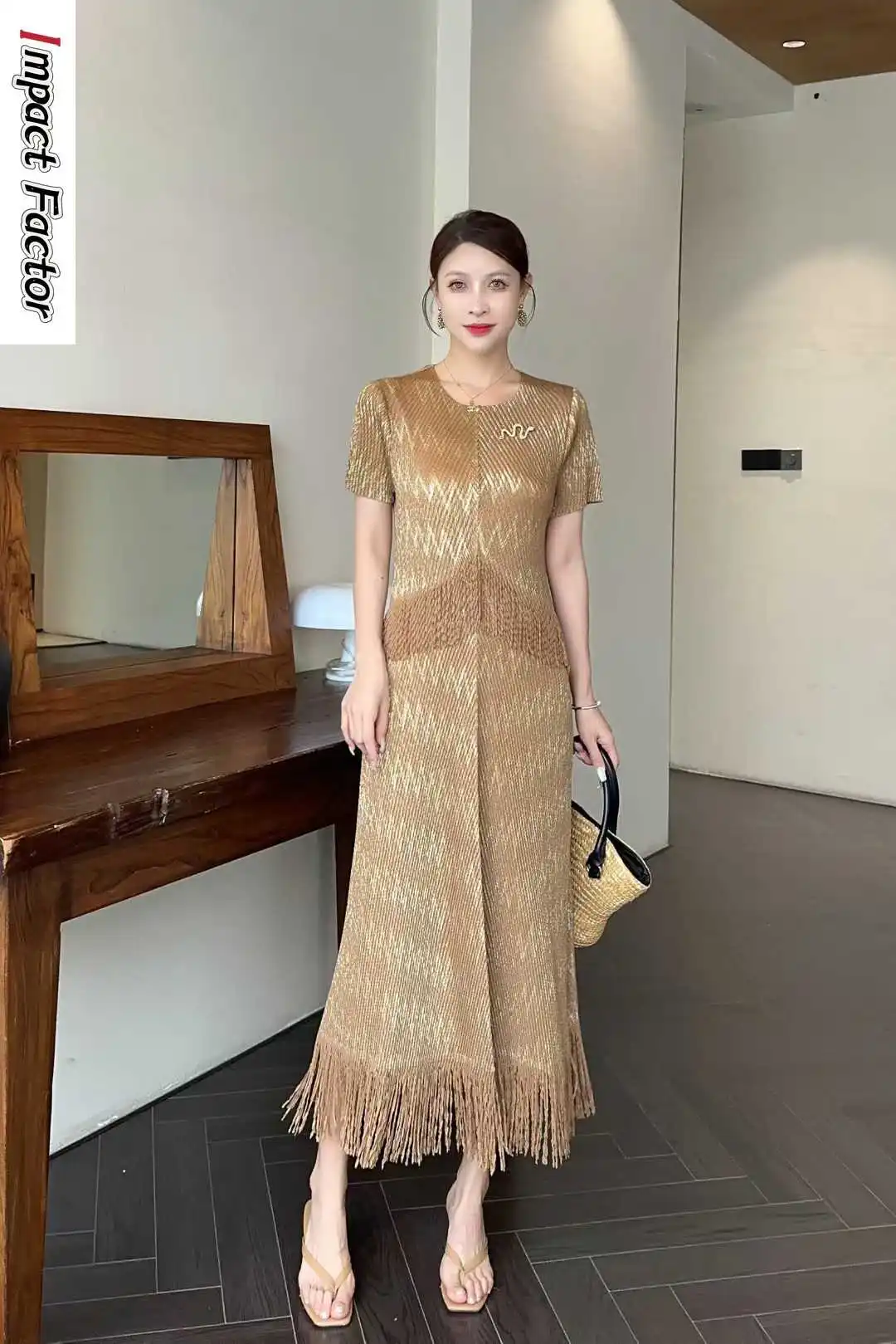 

Miyake Pleats 2025 Summer New Short-sleeved Fringed Dress Temperament Fashionable Women's Solid Color Breathable Thin Dress