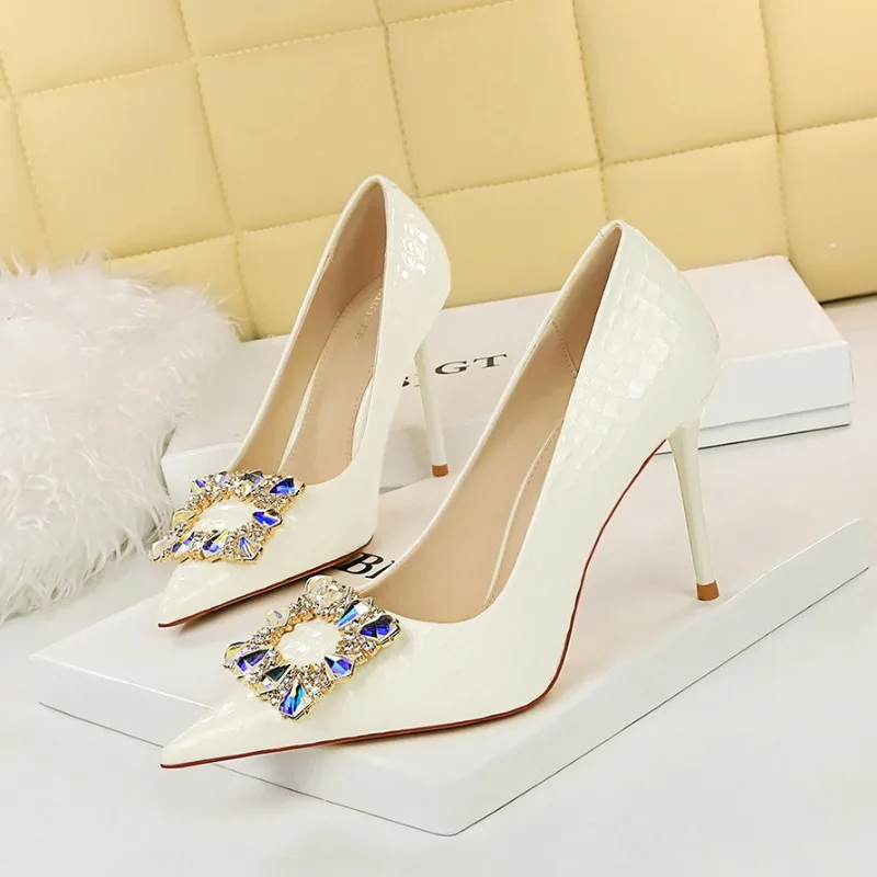 بيغ تري-أحذية معدنية بإبزيم لحفر المياه للنساء ، جلد براءة اختراع محكم ، كعب عالي ، خنجر ، مثير ، حفلة