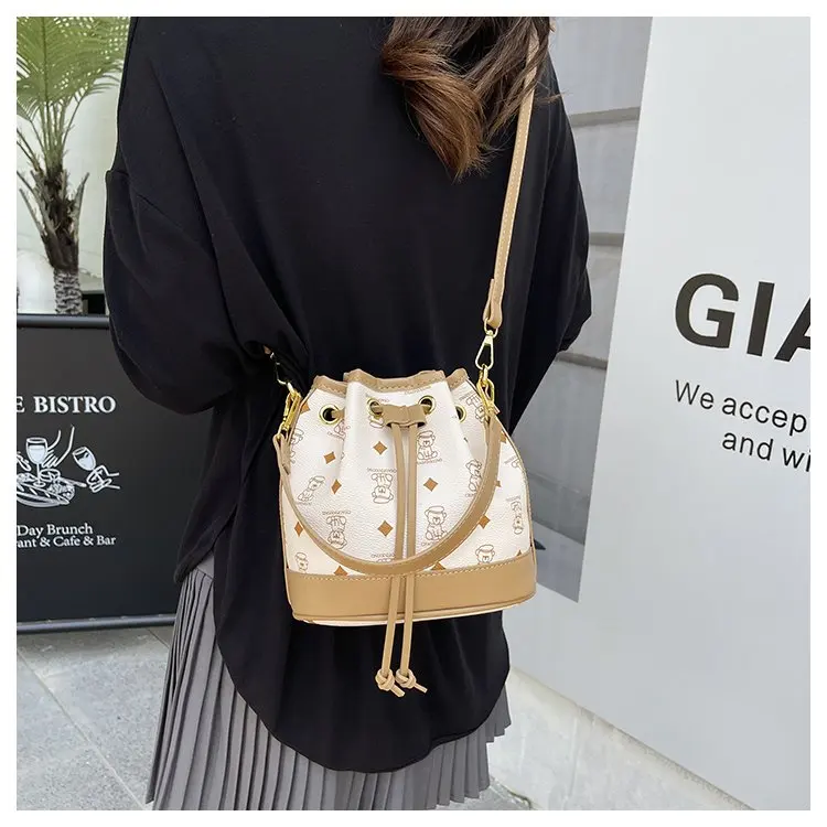 

2025 Summer New 192 Light Luxury Fashion Shoulder Crossbody Exquisite Simple Women's Bag Cute Handbag Small Square Bag